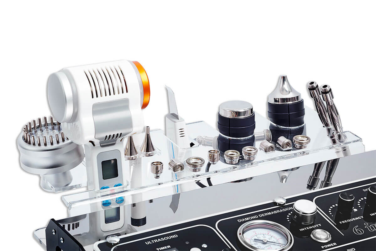 Алмазная дермабразия помогает избавиться от различных дефектов кожи, таких как